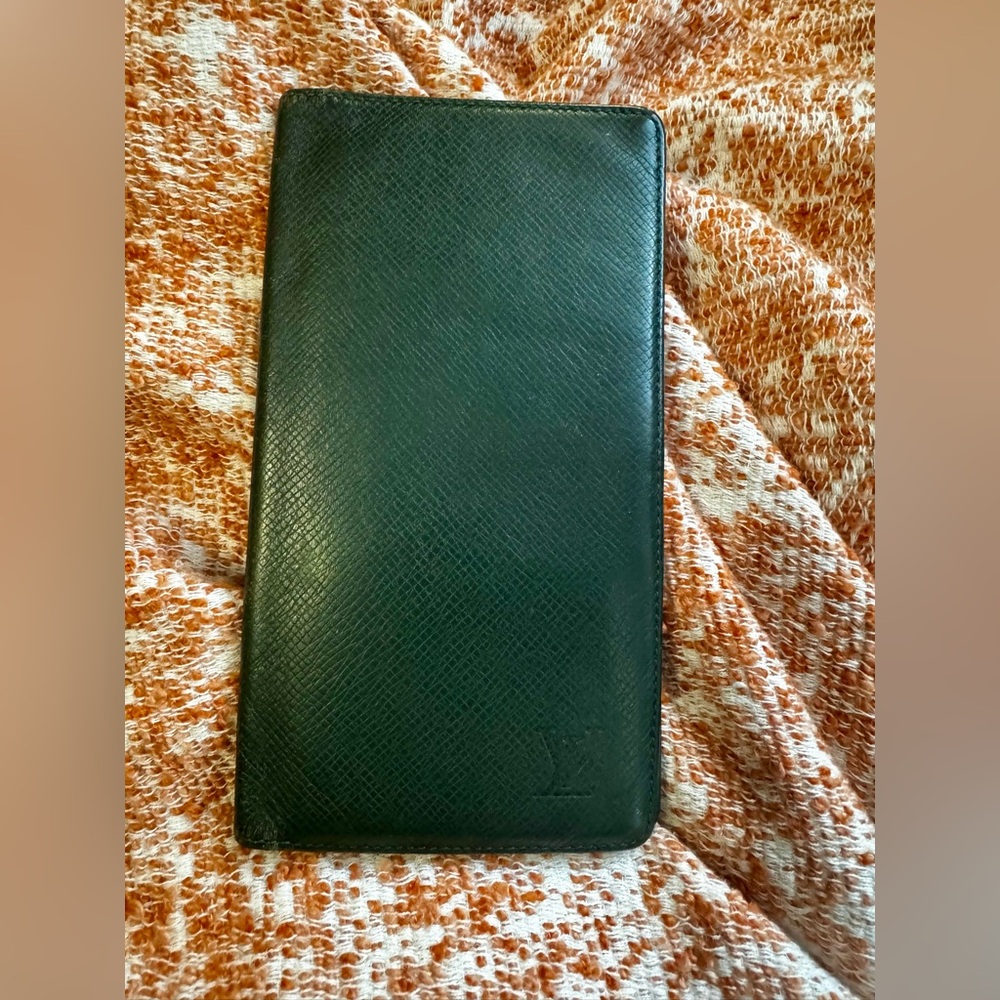 ‼️Authentic‼️LV TAIGA BIFOLD WALLET